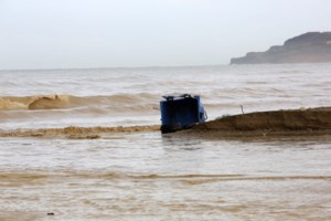Τρόμος στη Θεσσαλονίκη: Ξαφνικά άνοιξε η γη και… κατάπιε το λεωφορείο [εικόνες - βίντεο] - εικόνα 2