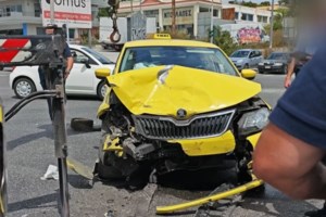 Τροχαίο στην Αττική Οδό: Συγκρούστηκαν τρία όχηματα και μία μηχανή - Μεγάλες καθυστερήσεις προς Αεροδρόμιο