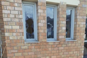 Επιθέσεις με γκαζάκια στα σπίτια του δημοσιογράφου Δημήτρη Καμπουράκη και του προέδρου των ειδικών φρουρών [βίντεο]