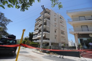 Ηλιούπολη: Μαρτυρίες σοκ για τις δύο 17χρονες - "Ζήτησαν τα κλειδιά της ταράτσας, ακούστηκε ένα ‘ααα’ και δυνατός κρότος" - εικόνα 2
