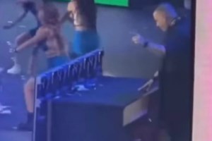 Οι δύο Ελλάδες: Η φτήνια των τράπερ στα Mad Awards και τα πιτσιρίκια με τον Σταύρο Ξαρχάκο στη Σύρο