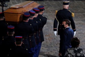 Ο Ερντογάν απασφάλισε: "Ο Μακρόν χρειάζεται ψυχοθεραπεία" -  Το Παρίσι ανακαλεί τον πρέσβη στην Άγκυρα - εικόνα 2