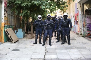 Αδειασμα και από Μαυροειδάκο: Δεν είναι εικόνα αστυνομικού να καταστρέφει ανθοδέσμη για τον Γρηγορόπουλο - εικόνα 2