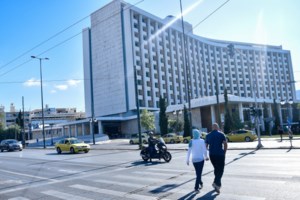 Τέλος τα ρεβεγιόν σε εστιατόρια ξενοδοχείων για Χριστούγεννα και Πρωτοχρονιά - Απόφαση του υπουργείου - εικόνα 2