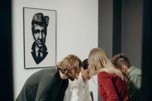 Νεαρή κοπέλα καταγγέλλει ότι της πρότειναν πλήρη απασχόληση ως πωλήτρια με... 280 ευρώ τον μήνα - "Viral" το βίντεο της