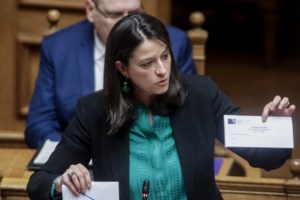 Επιστολική ψήφος: Εκνευρισμός στο ΠΑΣΟΚ για την τροπολογία Κεραμέως - Ζητά να ξεκινήσει η συζήτηση από μηδενική βάση