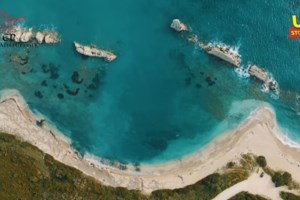 Ελαφόνησος: Το νησί με τα γαλαζοπράσινα, διάφανα νερά και τους αμμόλοφους 10 μέτρων με 250.000 επισκέπτες [εικόνες] - εικόνα 3