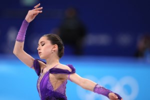 Καμίλα Βαλίεβα: Ξέσπασε σε κλάματα η 15χρονη αθλήτρια - Εκτός μεταλλίων στο ατομικό με δύο πτώσεις [Εικόνες - Βίντεο]