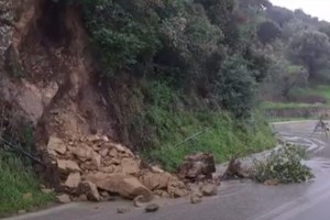 Κακοκαιρία: Συναγερμός για νέες καταιγίδες και χαλάζι τις επόμενες ώρες- Επεσε το 1/10 της ετήσιας βροχόπτωσης στην Αττική - εικόνα 14