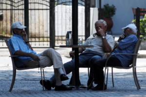 Δήμος Αθηναίων: Πρόγραμμα "Γερνάω έξυπνα" με έξυπνα ρολόγια - "70 ευάλωτοι συμπολίτες μας θα αποκτήσουν φύλακα άγγελο" - εικόνα 2