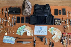 Χειροπέδες σε 29χρονο που έκλεβε πολυτελή τζιπ: Μεταξύ των θυμάτων ο σύζυγος της Καλομοίρας και ο άσος του ΠΑΟ Πέρεθ - εικόνα 2
