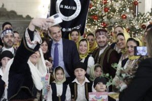 Αύξηση κατώτατου μισθού από 1η Απριλίου, ένα μήνα νωρίτερα - Άρωμα εκλογών στο πρωτοχρονιάτικο μήνυμα Μητσοτάκη