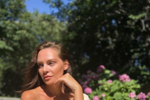 Μαριλίτα Λαμπροπούλου: Η διαφορετική εμφάνιση με τον σύζυγό της - To σέξι look με μίνι φόρεμα και strappy πέδιλα - εικόνα 5