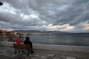 Κορονοϊός: Και όμως...η βόλτα με τον σκύλο στο πάρκο, αυξάνει τον κίνδυνο μόλυνσης του ιδιοκτήτη του σκύλου