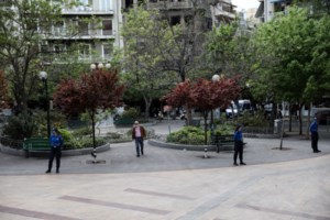 Δημοτικό Συμβούλιο της Αθήνας: Ο Βουλγαράκης κατονόμασε ποιοι οργανώνουν τα κορονοπάρτι στις πλατείες