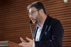 Κωνσταντινόπουλος: ΣΥΡΙΖΑ και ΝΔ εξυπηρετούν τα συμφέροντα των ηλεκτροπαραγωγών