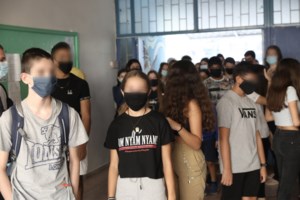 Ανοιγμα σχολείων - Απλές οδηγίες ειδικών: Καλός αερισμός στις τάξεις - Αλλαγή ρούχων με την επιστροφή στο σπίτι