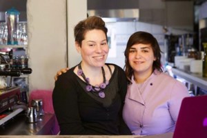 Άλκηστις Αλεξανδράτου: Βρεθήκαμε στο facebook, η Ντέμη ήρθε και έμεινε στο σπίτι με τον σύζυγό μου και τα παιδιά μου - εικόνα 2