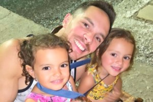 Λευτέρης Πετρούνιας: "Σήμερα θα φάμε ψάρι από τη Σοφία" - Η τρυφερή φωτογραφία της κόρης του να ψαρεύει