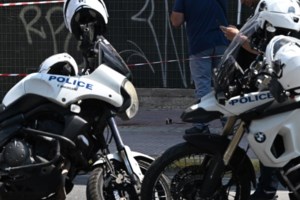 Κυψέλη: Βίντεο-ντοκουμέντο με ημίγυμνο διαρρήκτη να κάνει ριφιφί σε φαρμακείο