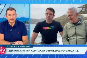 Στέφανος Κασσελάκης: Θα καλούσε τον Μητσοτάκη στον γάμο του; - Το Q&A στο Instagram - Τι είπε για τα κοντομάνικα