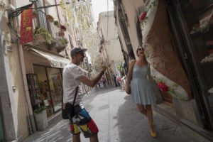 Βρετανία: Τεράστιο υπαίθριο πάρτι στο Λονδίνο για την επαναλειτουργία των νυχτερινών κέντρων