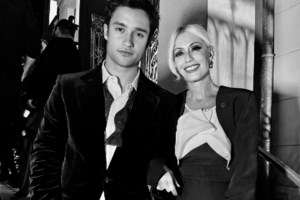 Κιμ Κίλιαν: Η διαφορετική εμφάνιση στην Αθήνα - Το see through δαντελένιο παντελόνι που έκανε τη διαφορά - εικόνα 3