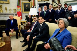 Συνάντηση Τραμπ-Μακρόν: "Η Ευρώπη να αναλάβει τη διασφάλιση της ασφάλειας της Ουκρανίας" - "Ειρήνη δεν σημαίνει παράδοση" - εικόνα 7