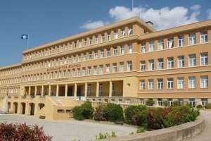 Αρσάκειο: "Τώρα πάμε σε πόλεμο, δεν με ενδιαφέρει η συγγνώμη",  λέει η μητέρα του 15χρονου που τον έδεσαν με πετονιά