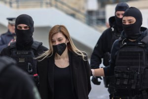 Ρούλα Πισπιρίγκου- Επίθεση Κούγια σε γιατρό μάρτυρα: "Εδώ δεν είναι καφενείο, μην έχετε το πόδι σταυροπόδι"