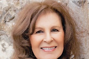 Ρένα Κουμιώτη: Στο νοσοκομείο με εγκαύματα η γνωστή τραγουδίστρια - Από τσιγάρο που κρατούσε - εικόνα 2