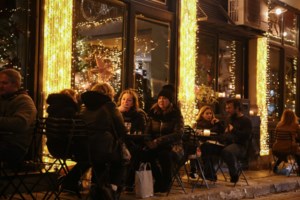 Ανοιχτά σήμερα τα εμπορικά καταστήματα ενόψει Χριστουγέννων - Το ωράριο