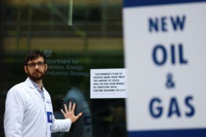 Σύγκρουση κυβέρνησης και αντιπολίτευσης στη Βουλή για το νομοσχέδιο "Δουλειές Ξανά" - Σήμερα η ονομαστική ψηφοφορία - εικόνα 3