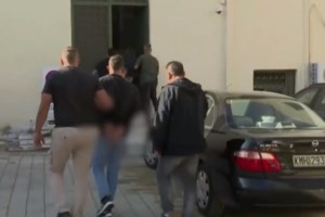 Πύργος: Ρομά επιτέθηκαν και χτύπησαν αστυνομικό έξω από τα Δικαστήρια - εικόνα 2