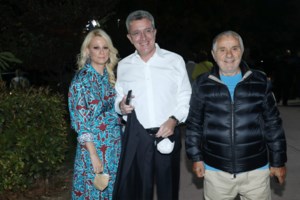 Ραφαέλα Ψαρρού: Ο ανατρεπτικός συνδυασμός με μίνι φλοράλ φόρεμα και Dr. Martens - εικόνα 13