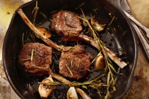 Τέλειος μεζές για την Τσικνοπέμπτη - Χοιρινή τηγανιά με μουστάρδα και μπύρα