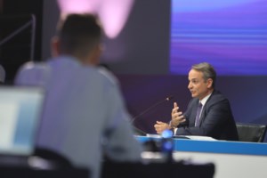 Συνάντηση Μητσοτάκη - Γεραπετρίτη με τον γιο του στρατάρχη Χαφτάρ στο Μαξίμου - εικόνα 4