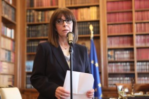 Ο λοιμωξιολόγος Σωτήρης Τσιόδρας παρών στη συνεδρίαση του Διαρκούς Ιεράς Συνόδου - εικόνα 2