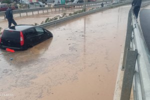 Έκτακτο δελτίο επιδείνωσης καιρού για ισχυρές καταιγίδες σε δυτική και βορειοδυτική Ελλάδα