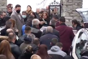 Θεσσαλονίκη: Νεκρός 40χρονος - Έπεσε από το μπαλκόνι την ώρα που αστυνομικοί έκαναν έλεγχο στο διαμέρισμά του