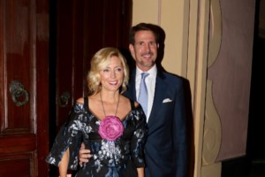 Φίλιππος - Νίνα Φλορ: Πήγαν για μπύρες στο Oktoberfest - Το Dirndl Dress της Νίνα Φλορ που φόρεσε παραδοσιακή βαυαρική στολή - εικόνα 6