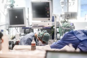 Κορονοϊός: Παρέμβαση εισαγγελέα και για τις δύο κλινικές στην Αττική - Ερευνά κακουργήματα - εικόνα 2