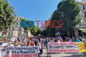 ΑΧΕΠΑ: Υγειονομικοί παραλαμβάνουν τις αναστολές εργασίας - Ένταση με τον Διοικητή του νοσοκομείου [Βίντεο]