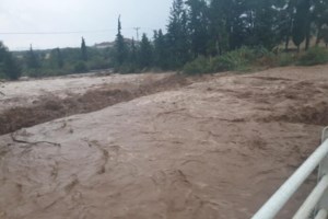 Ιανός: Θρίλερ στην Καρδίτσα - Ξεχείλισε ποταμός στο Μουζάκι - Αγνοούνται δύο άτομα [βίντεο]