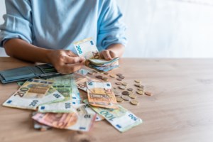 Σε αυτούς τους 12 Δήμους μειώνονται οι αντικειμενικές αξίες των ακινήτων- Και η Γλυφάδα σε αυτές - εικόνα 2