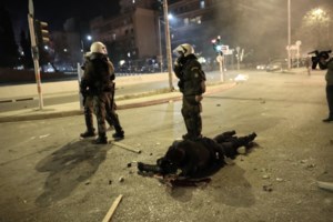 Χούλιγκαν οι δράστες της επίθεσης κατά αστυνομικού στη Ν. Σμύρνη: Πώς συνελαβαν τον "Ινδιάνο δρομέα" & τον 22χρονο - εικόνα 2