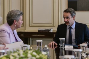 Ξεκινά ο διάλογος για τα ομόφυλα ζευγάρια: Στο υπουργικό συμβούλιο ανοίγει τη συζήτηση ο Κυριάκος Μητσοτάκης