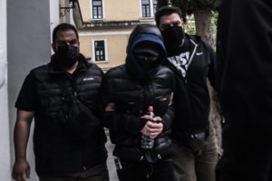 Στη ΓΑΔΑ όλο το βράδυ ο Μένιος Φουρθιώτης και οι συνεργοί του - Πότε οδηγούνται στη φυλακή - εικόνα 2