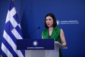 Ανατροπή: Μέσα Ιουλίου βγάζουμε τις μάσκες σε εξωτερικούς χώρους - Πότε θα υπάρξει ισχυρή σύσταση για χρήση