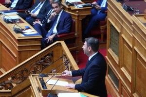 Κόντρα Χατζηδάκη - Ανδρουλάκη για την έκτακτη φορολόγηση των τραπεζών και golden visa - εικόνα 2